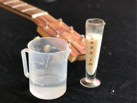 吉他喷涂材料的一次新尝试