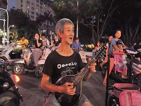 这吉他音色真好，就是他妈有点重