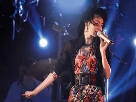 20年后，少年依然弹着吉他