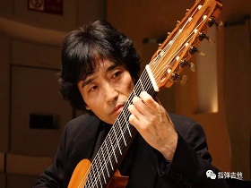 38年前的那场吉他大赛，比以往来得更____一些?