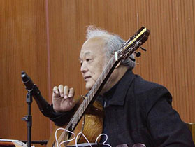 80年代中国最有名古典吉他演奏家，带没涂漆的吉他去央广录节目