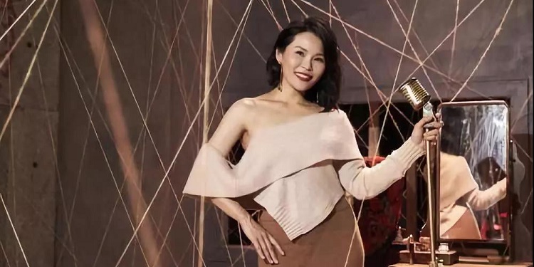 20 年过去了，她一开口还是让我头皮发麻...