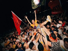 摇滚有风险，跳水需谨慎！