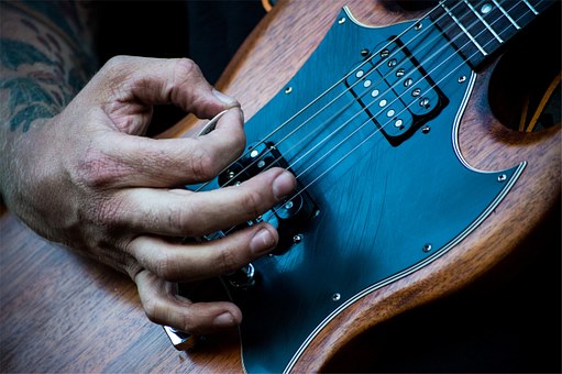 electric-guitar-926645__340.jpg